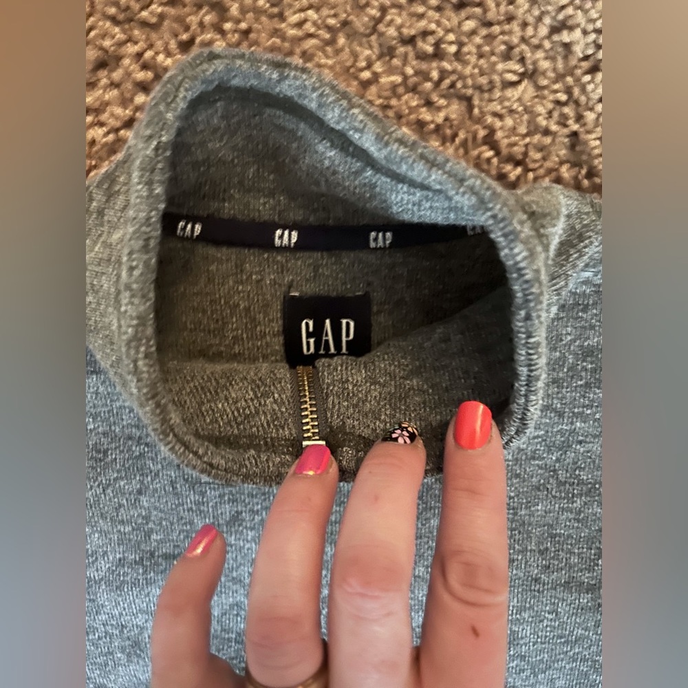Gap Mens Brand new Quarter zip Size Medium.